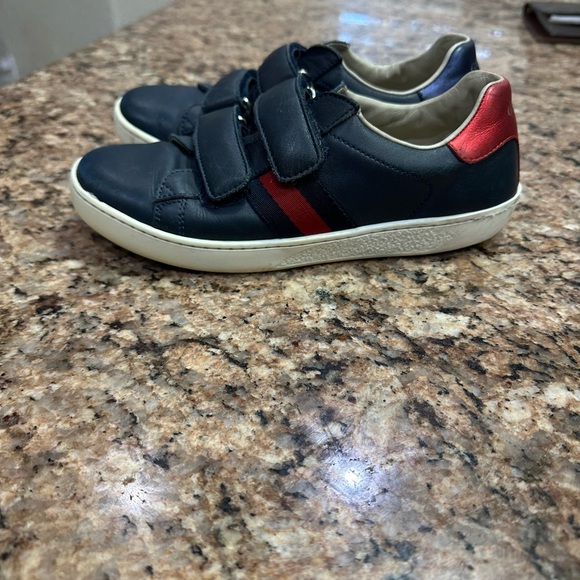 Gucci kids leather shoes size 33